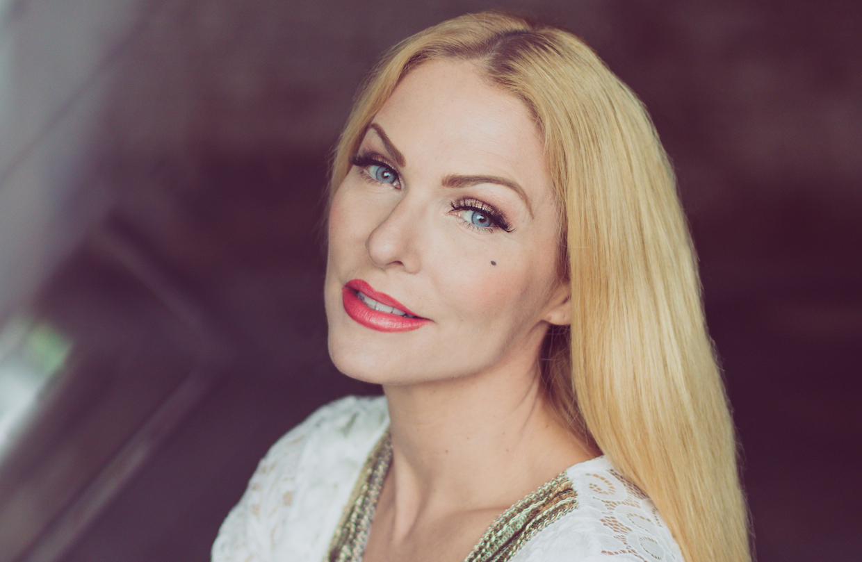 „Meine Lieblingslektüre waren die Immobilienanzeigen“ – Moderatorin Sonya Kraus im MONEY MONEY-Podcast – FinanceFWD