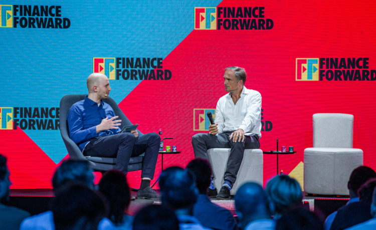 „Man muss Nischen finden, in denen Google und Amazon nicht gut sind“ – Check24-Gründer Henrich Blase im FinanceFWD-Podcast – FinanceFWD
