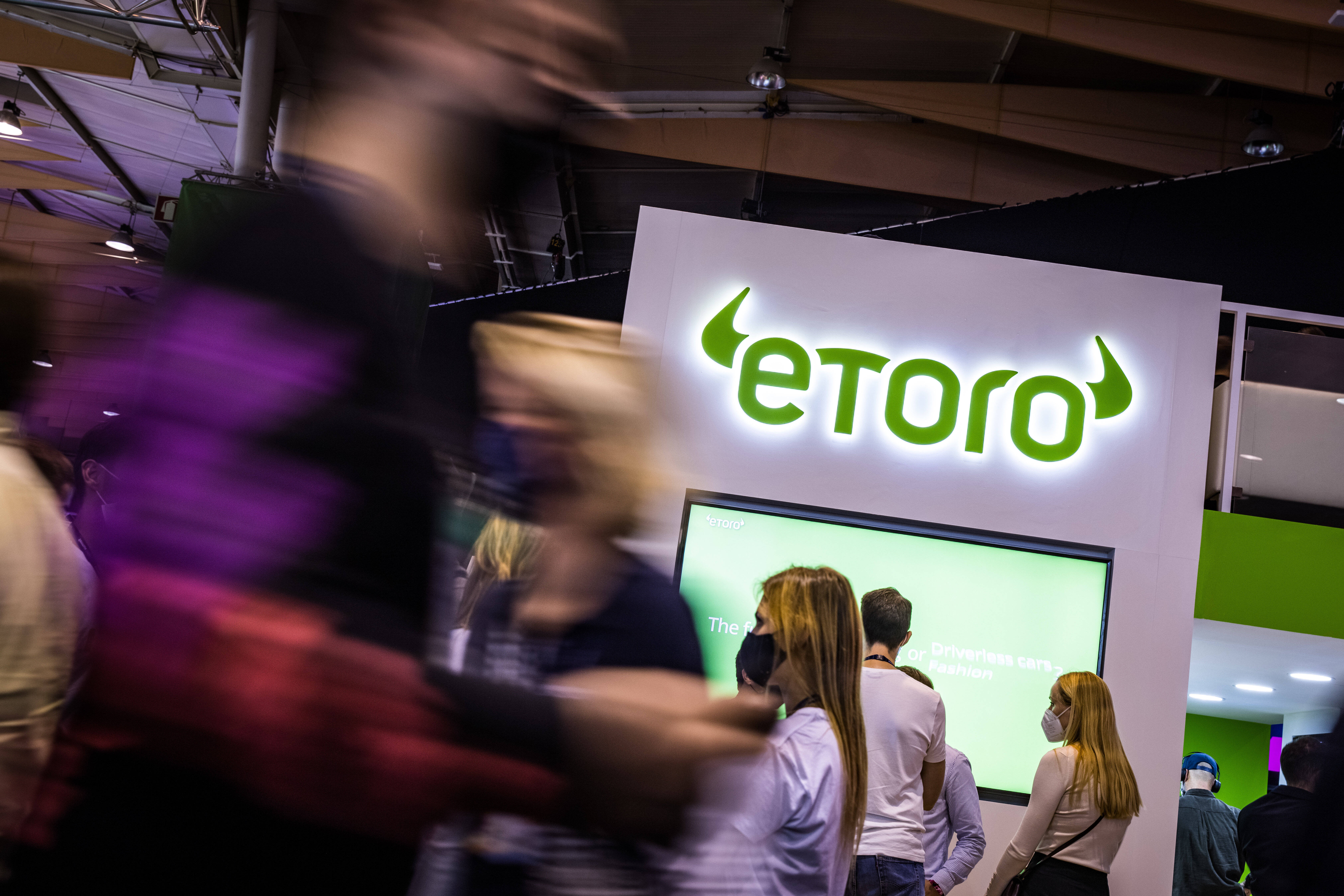 Deutschland-Chef geht, App-Downloads brechen ein – Trading-App Etoro mit Schwierigkeiten – FinanceFWD