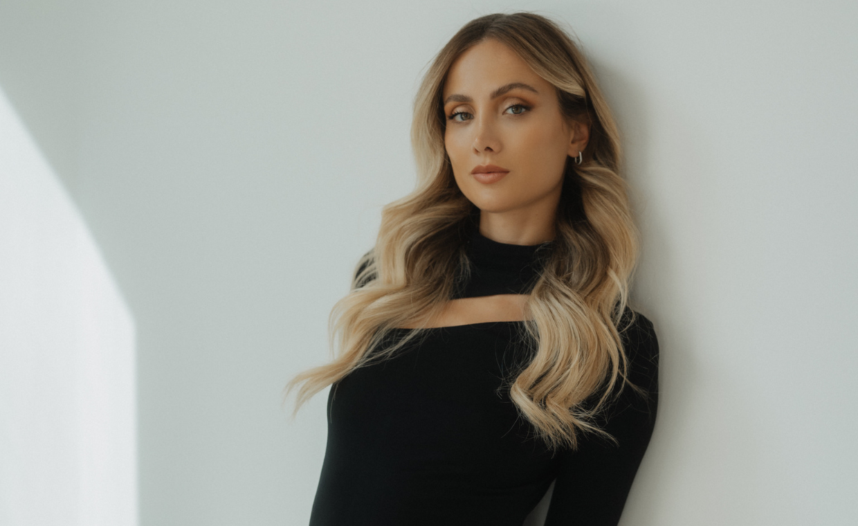 „Ich beantworte alle Nachrichten persönlich“ – Unternehmerin Carmushka im Female-Finance-Podcast – FinanceFWD