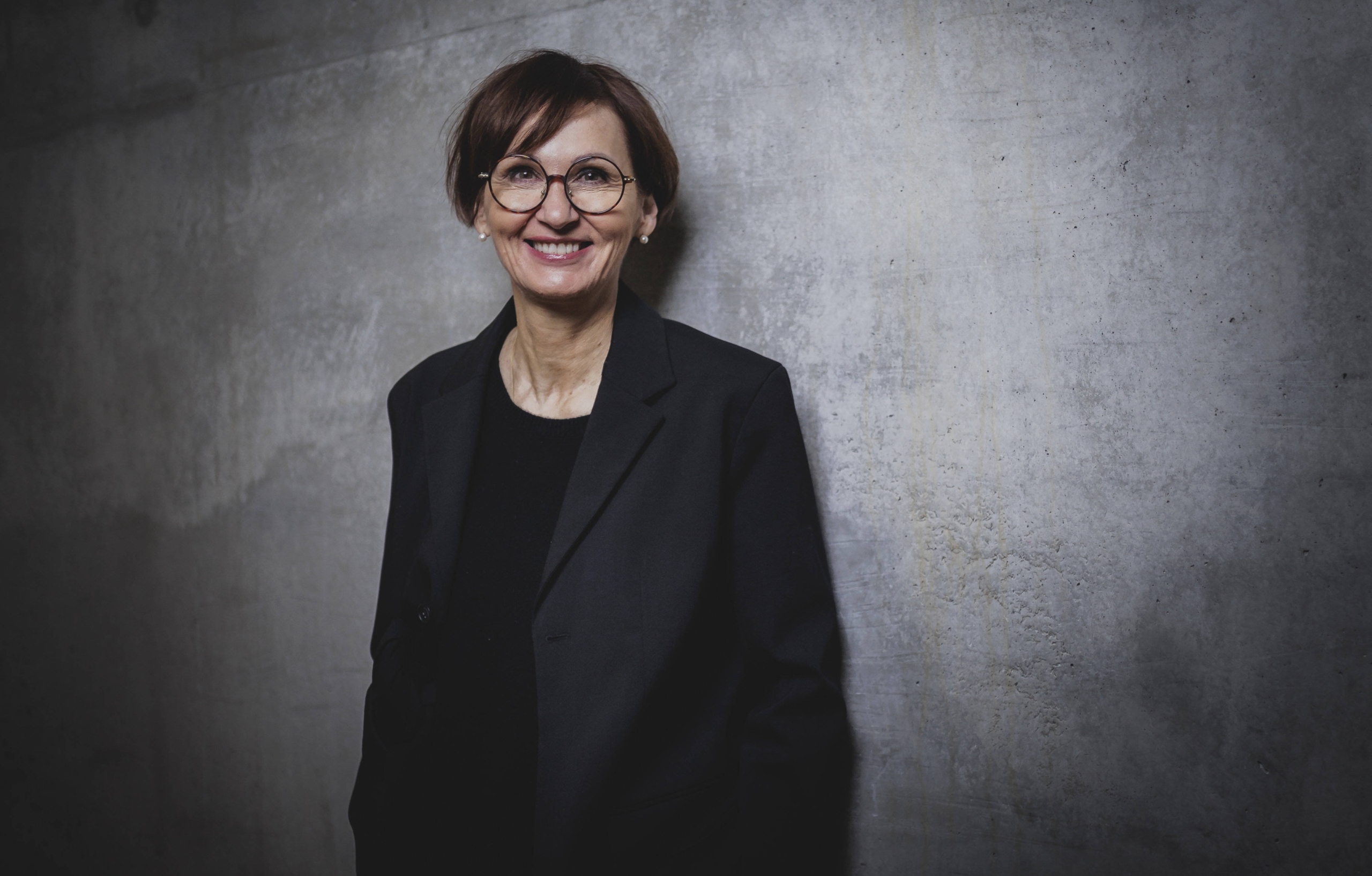 „Die Lücke in der Finanzbildung ist nicht zu entschuldigen“ – Bildungsministerin Bettina Stark-Watzinger im FinanceFWD-Podcast – FinanceFWD