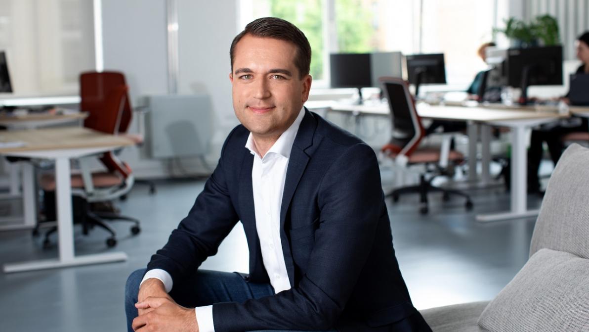 „Tesla wird gerade hoch- und runtergehandelt“ – Smartbroker-Chef Thomas Soltau im FFWD-Podcast – FinanceFWD