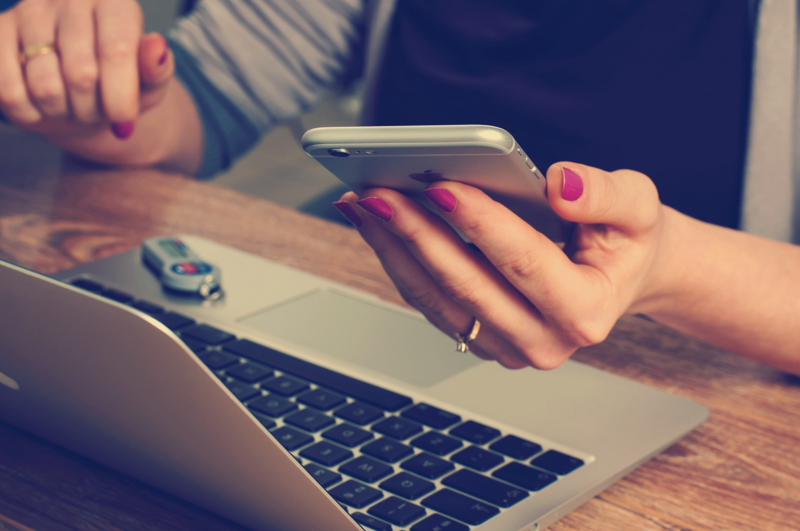 Stiftung Warentest: Keine höheren Spreads bei Neobrokern – FinanceFWD