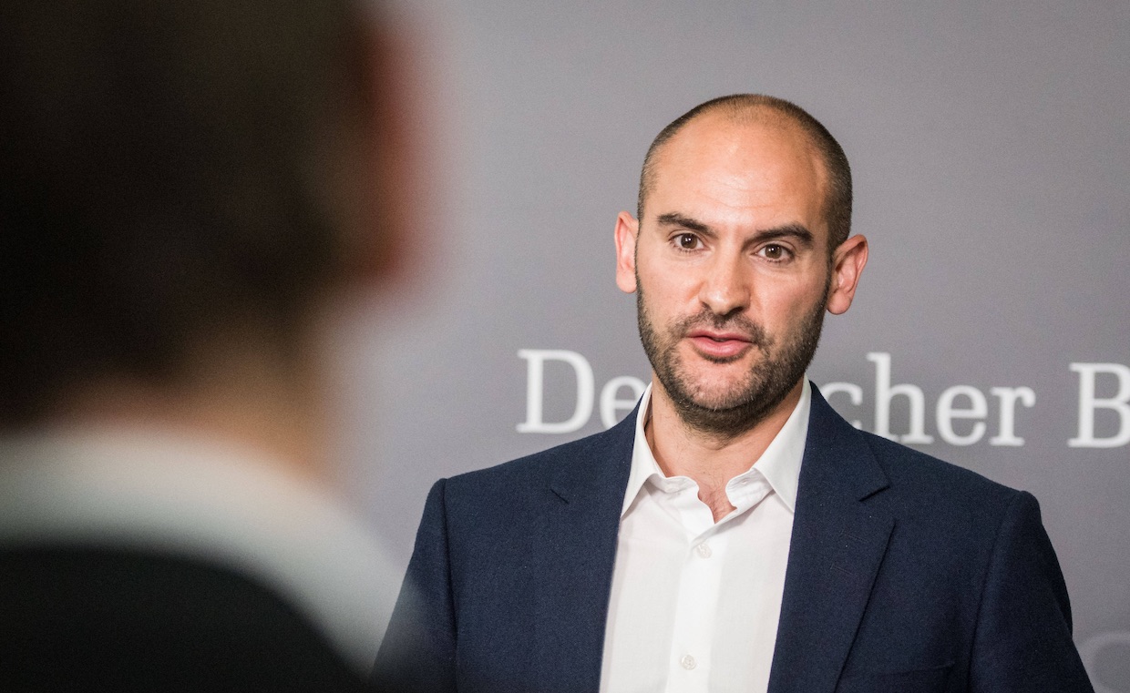 „Ich kann mir nicht vorstellen, dass nur ein kleiner Kreis die Fäden gezogen hat“ – Wirecard-Aufklärer Danyal Bayaz im FinanceFWD-Podcast – FinanceFWD